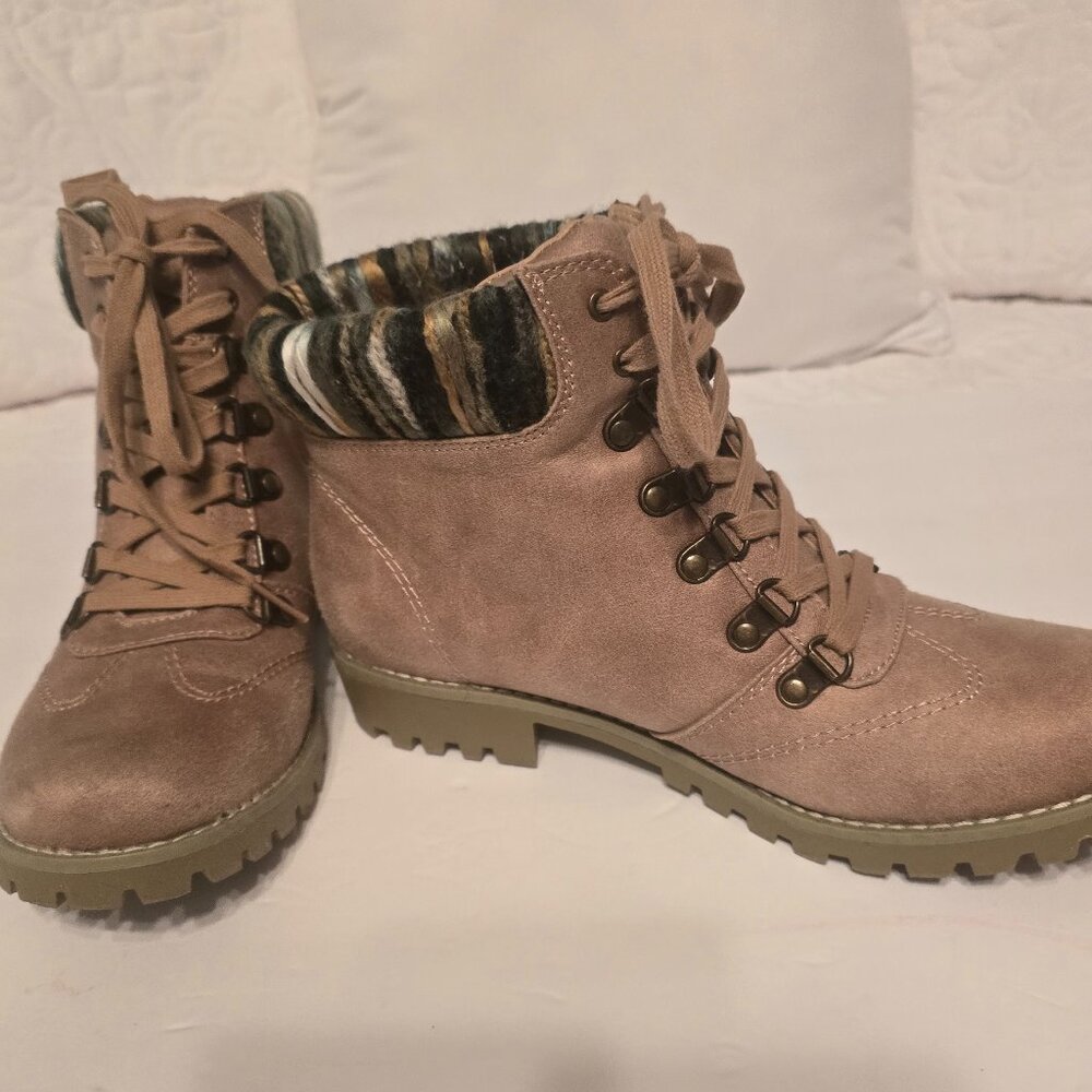 Cliffs White Mountain Portsmouth Hiking Boots Size 9 Tan Brown Sweater Cuff
